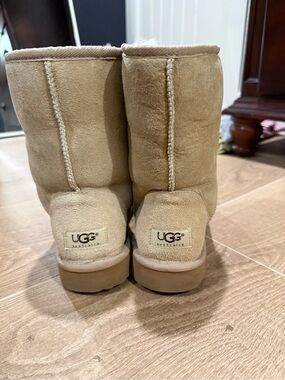 Classic UGG Short Boots Size 7 | Y2K Chestnut Sheepskin Shearling Cozy Winter